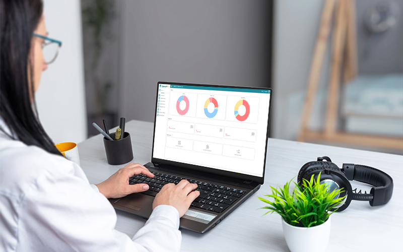 digital-claims-management-software-dashboard-laptop