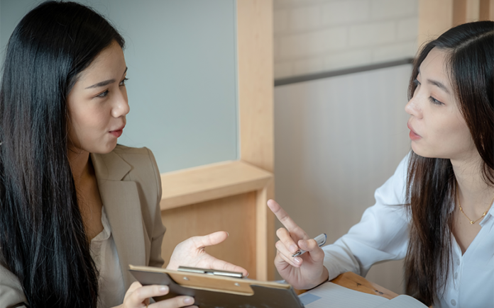 hr-software-support-consultation-meeting HR professional providing software support and guidance to client.